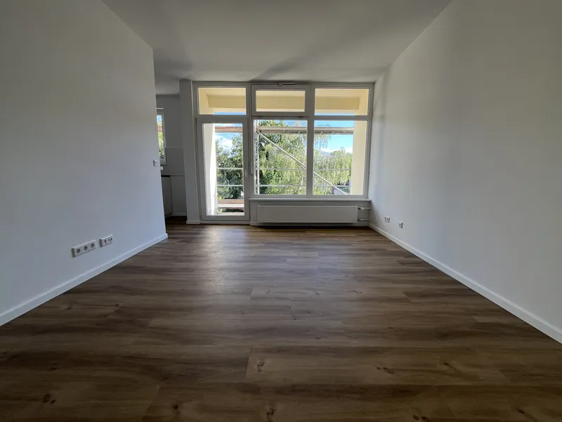 Sonniges 1-Zimmer-Appartement mit Südbalkon und Einbau-Küche, Erstbezug nach Sanierung